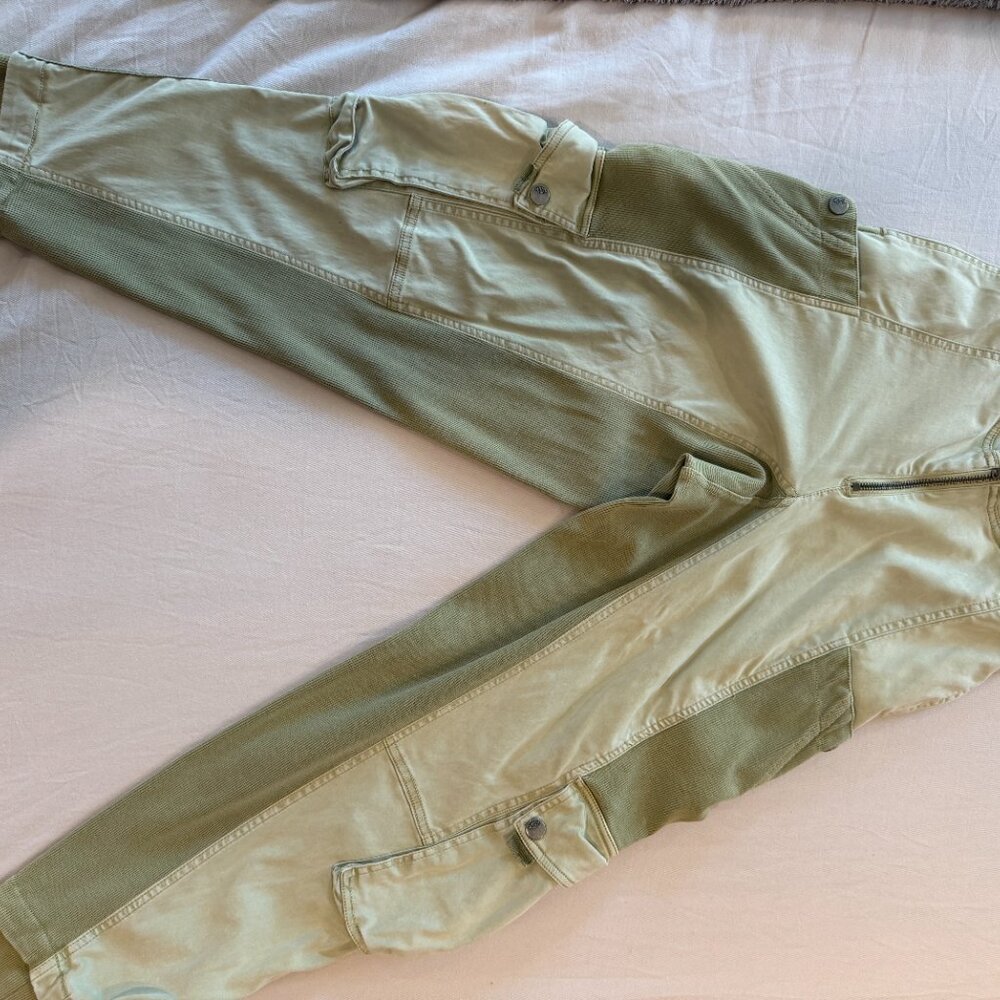 Free People Baggy Cargo Style pants with lots of pockets - Picture 2 of 11